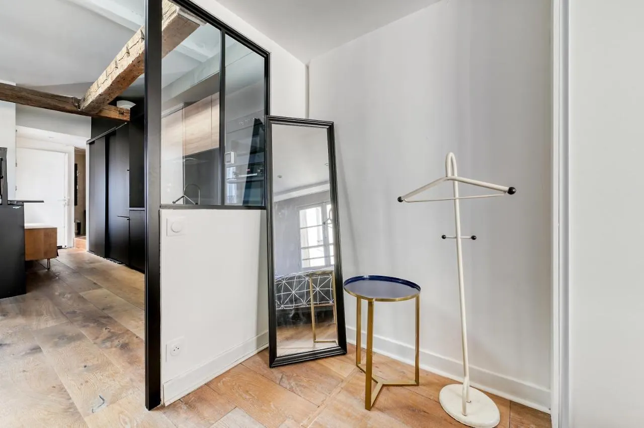 Luxurious Flat - Square Du Temple In Paris Apartment